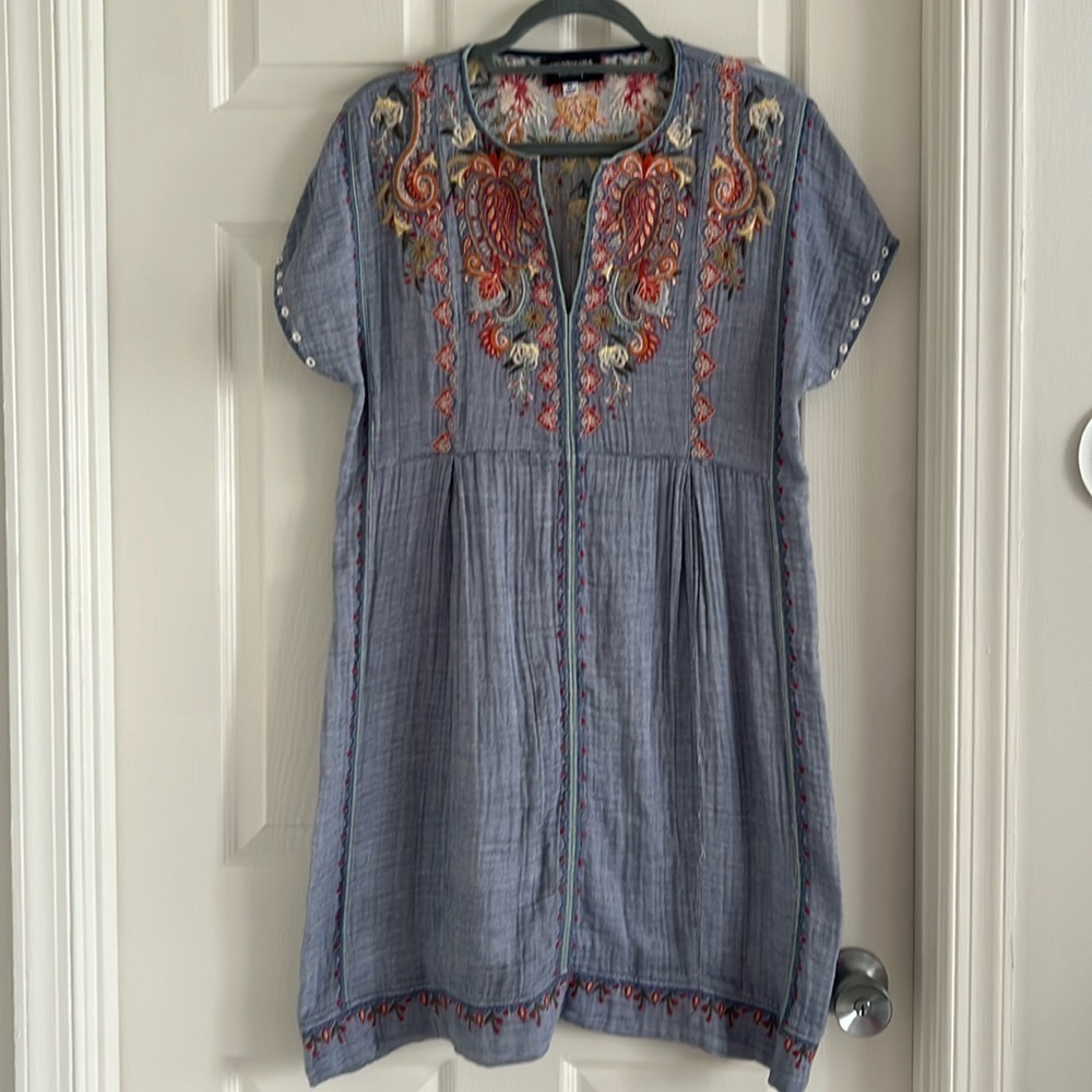 Johnny Was embroidered tunic style dress. Lightweight. GUC! Size XS. Cotton.